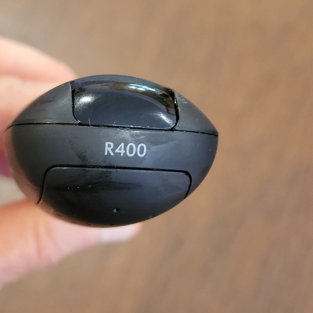 Logitech R400 Remote Wireless Presenter Laser Pointer - Picture 3 of 16